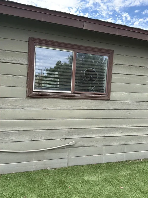 cracked-window-glass-repair-or-replacement