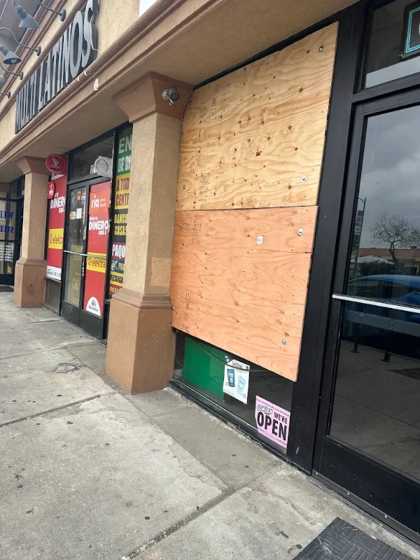 emergency-window-board-up-canoga-park